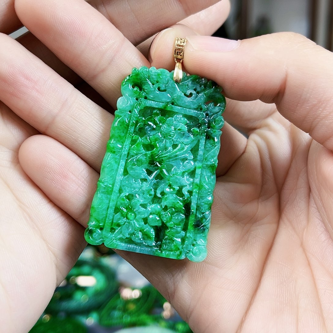 翡翠颈饰18K金镶嵌吊坠