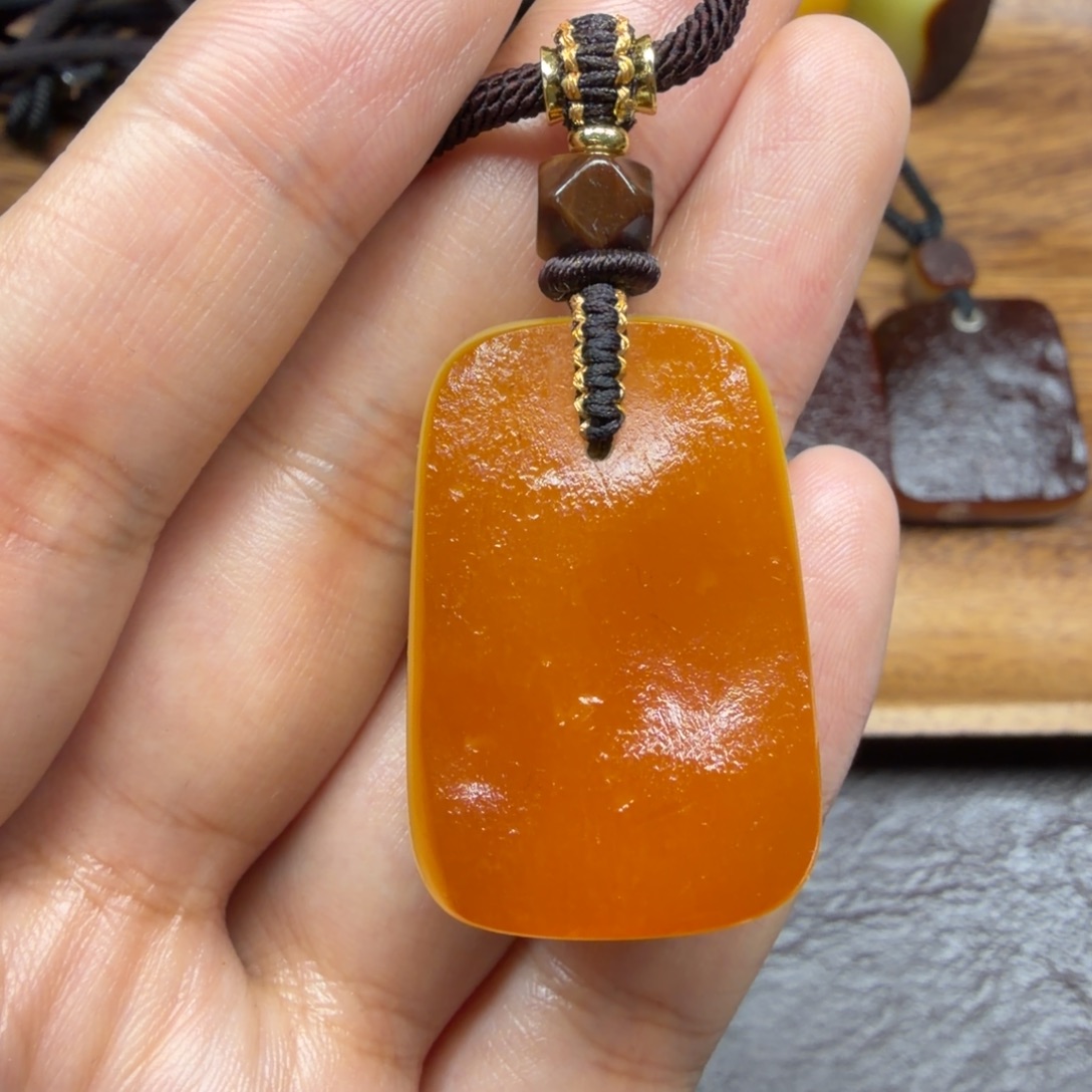 琥珀未镶嵌吊坠(赠链)