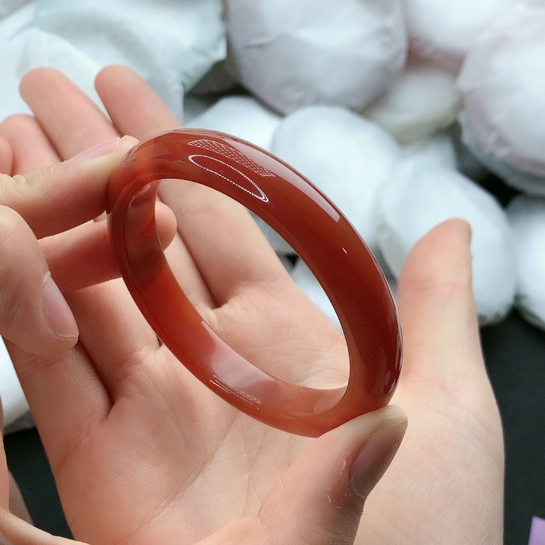 玛瑙/玉髓手镯未镶嵌56