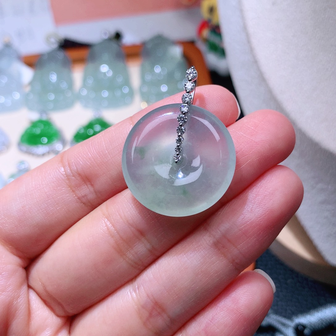 颈饰18K金镶嵌翡翠扣子25.2*5.6