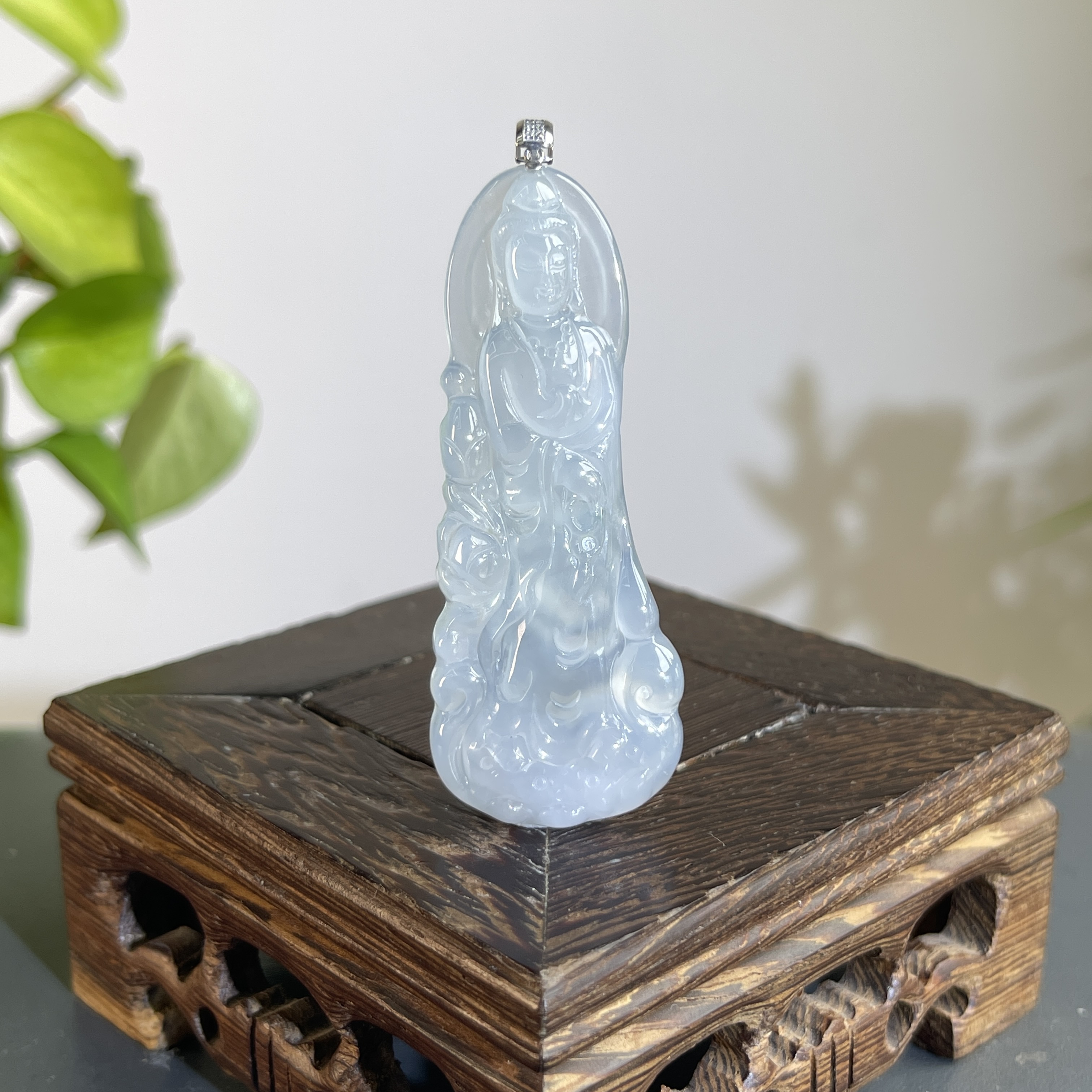 JCB24-115 天然翡翠缅甸A货 18K钻扣站观音