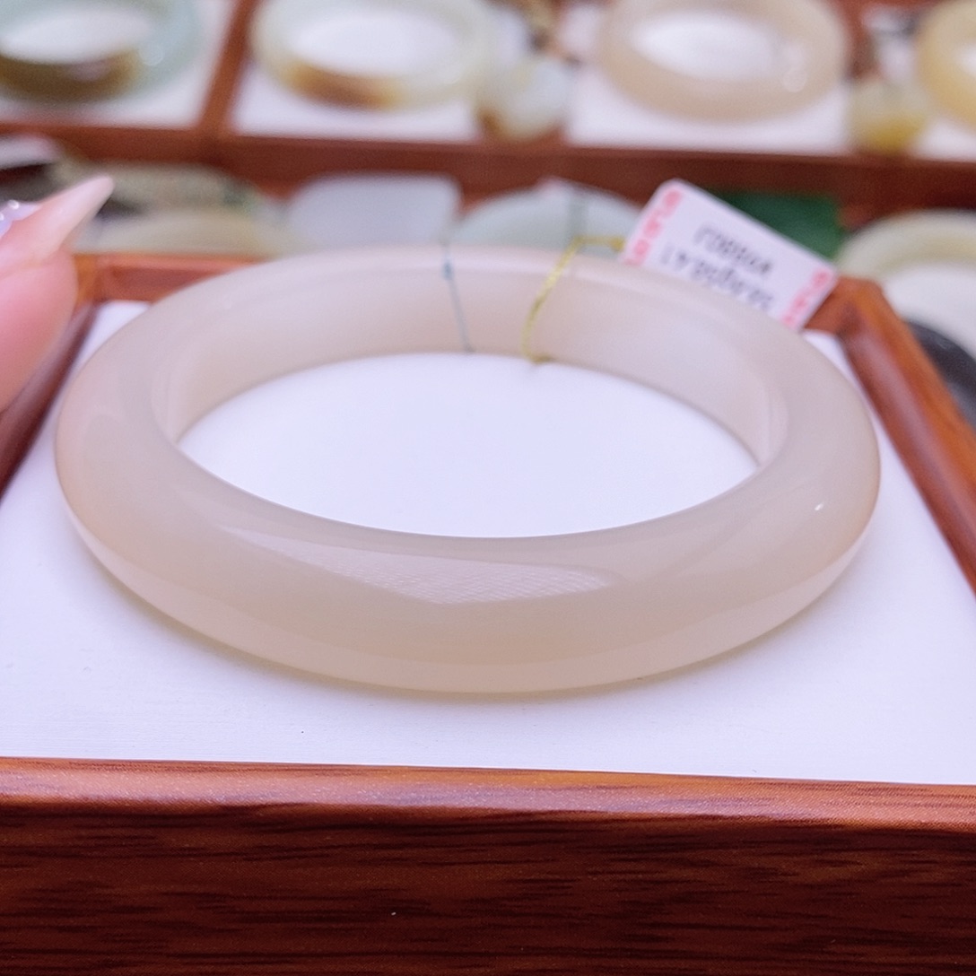 和田玉手镯未镶嵌56.6