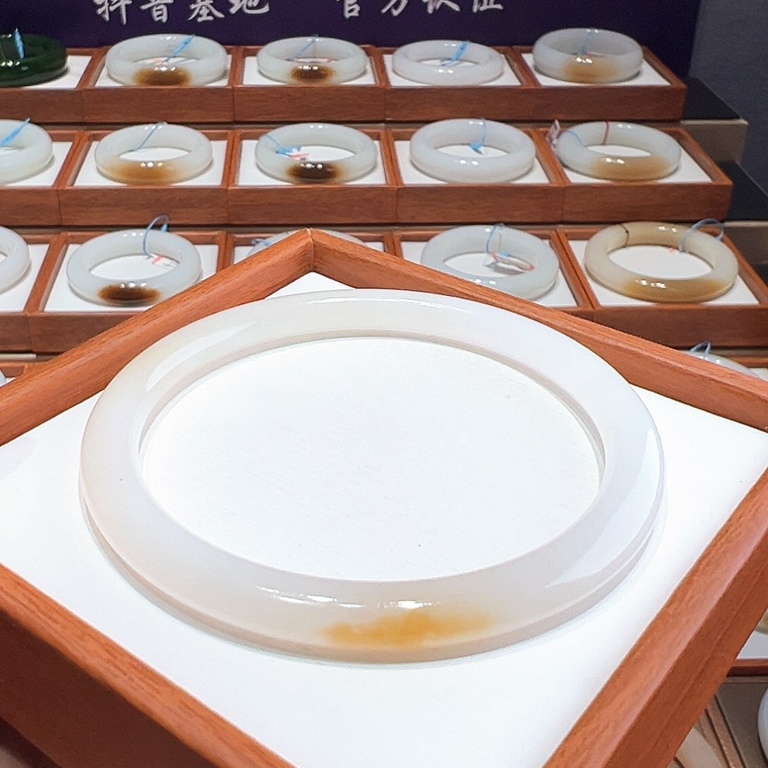 和田玉手镯6364未镶嵌