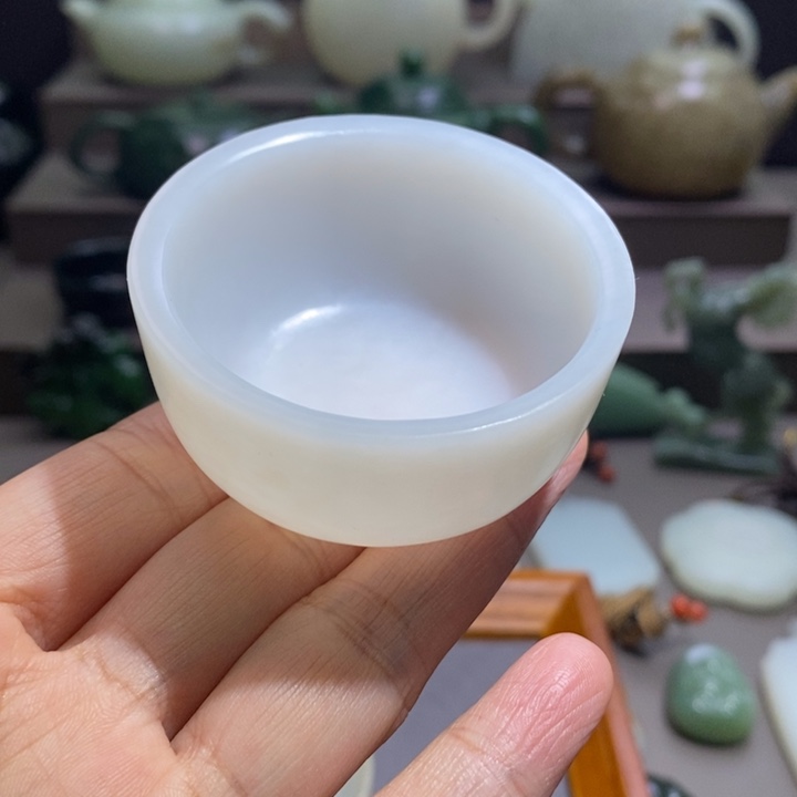 和田玉杯子未镶嵌朱*