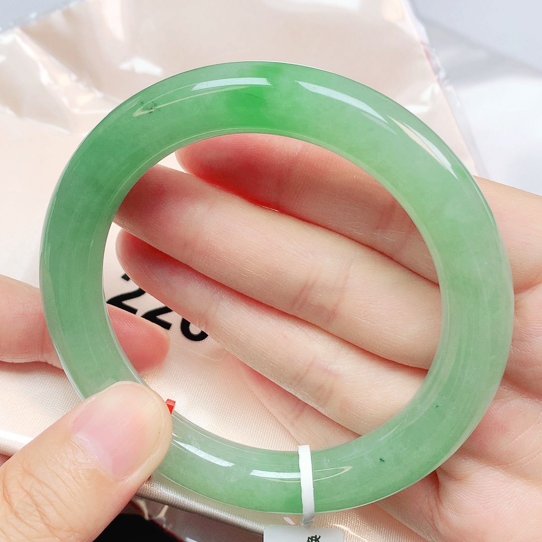 翡翠手镯未镶嵌抖音226