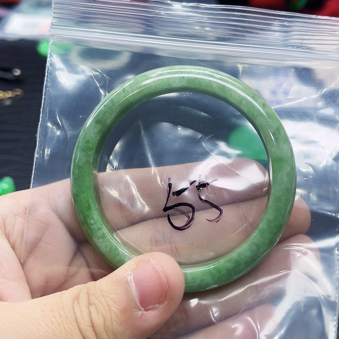 翡翠手镯未镶嵌多样性