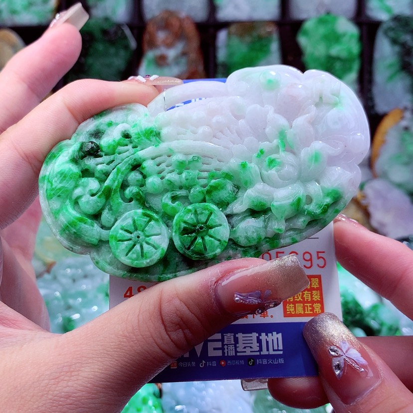 【闪购商品】翡翠颈饰未镶嵌挂件