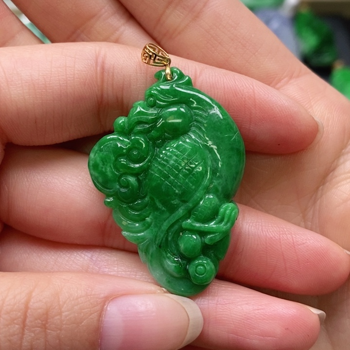 翡翠颈饰未镶嵌吊坠