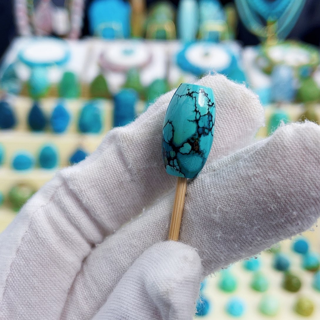 绿松石未镶嵌颈饰