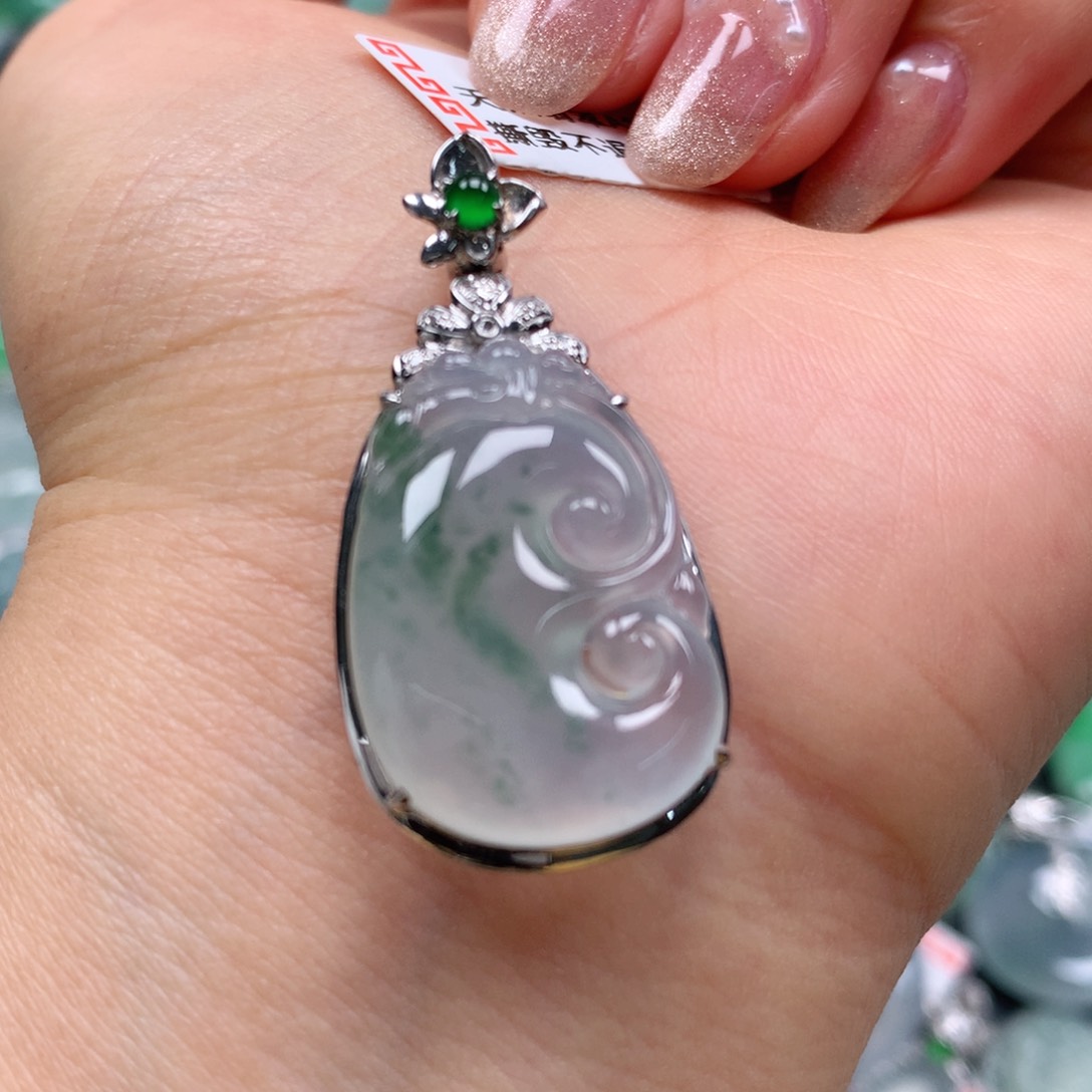 翡翠颈饰18K金镶嵌天然翡翠