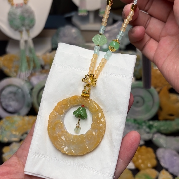 翡翠未镶嵌颈饰吊坠