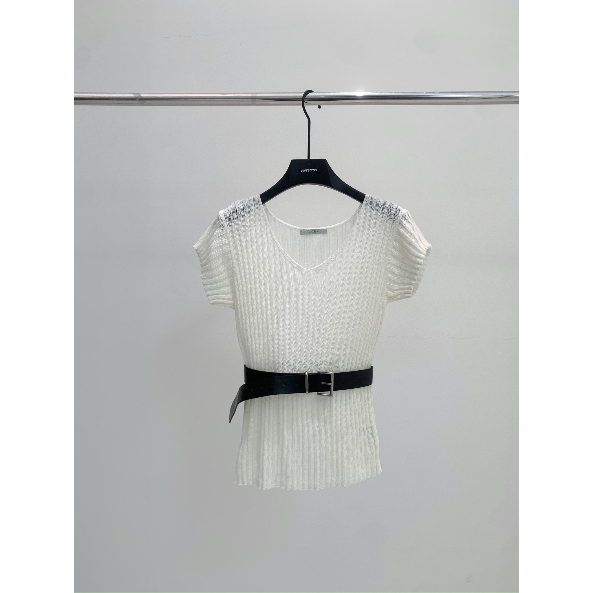 5586#V领坑条毛织上衣配腰带 vvs