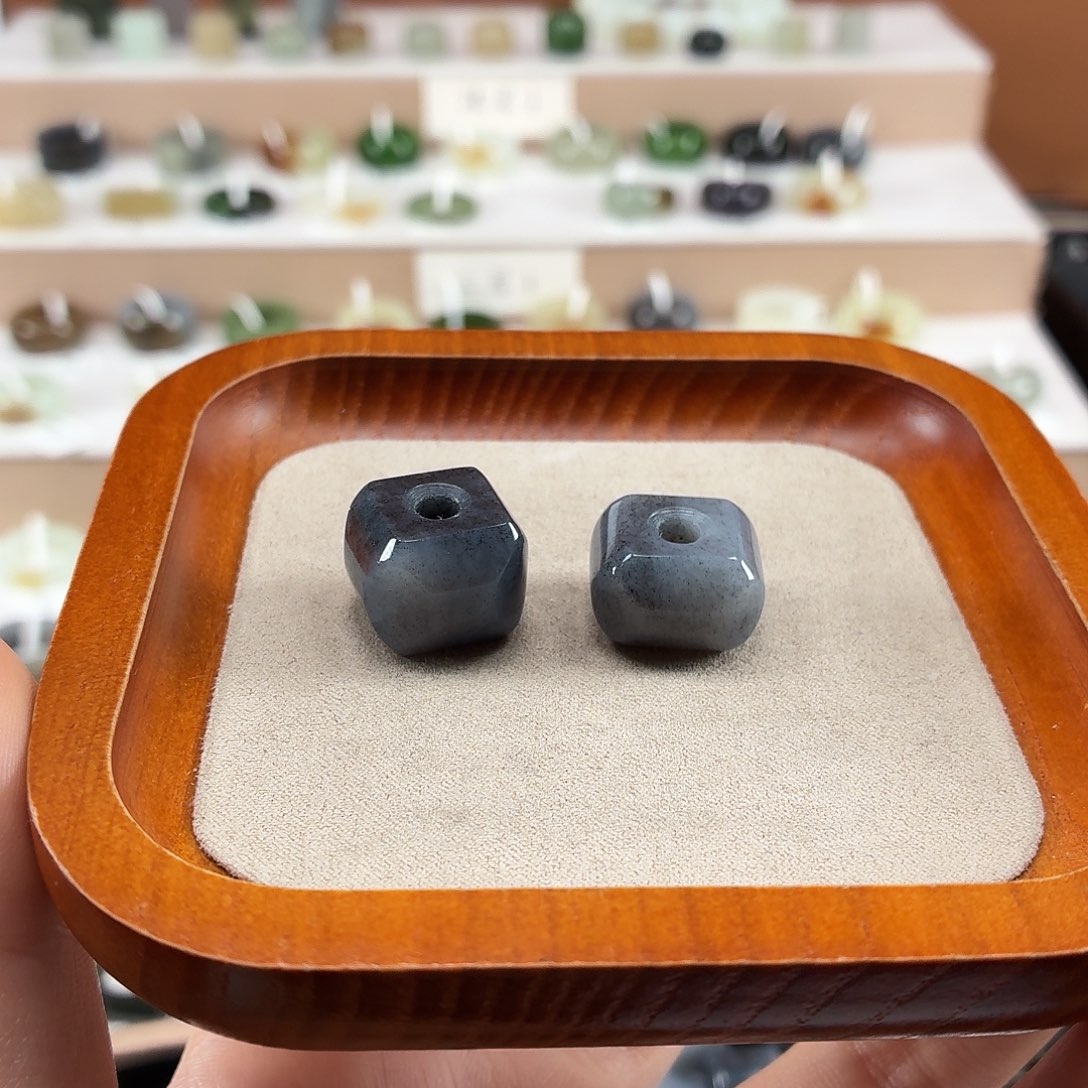 炸***‘和田玉未镶嵌戒指