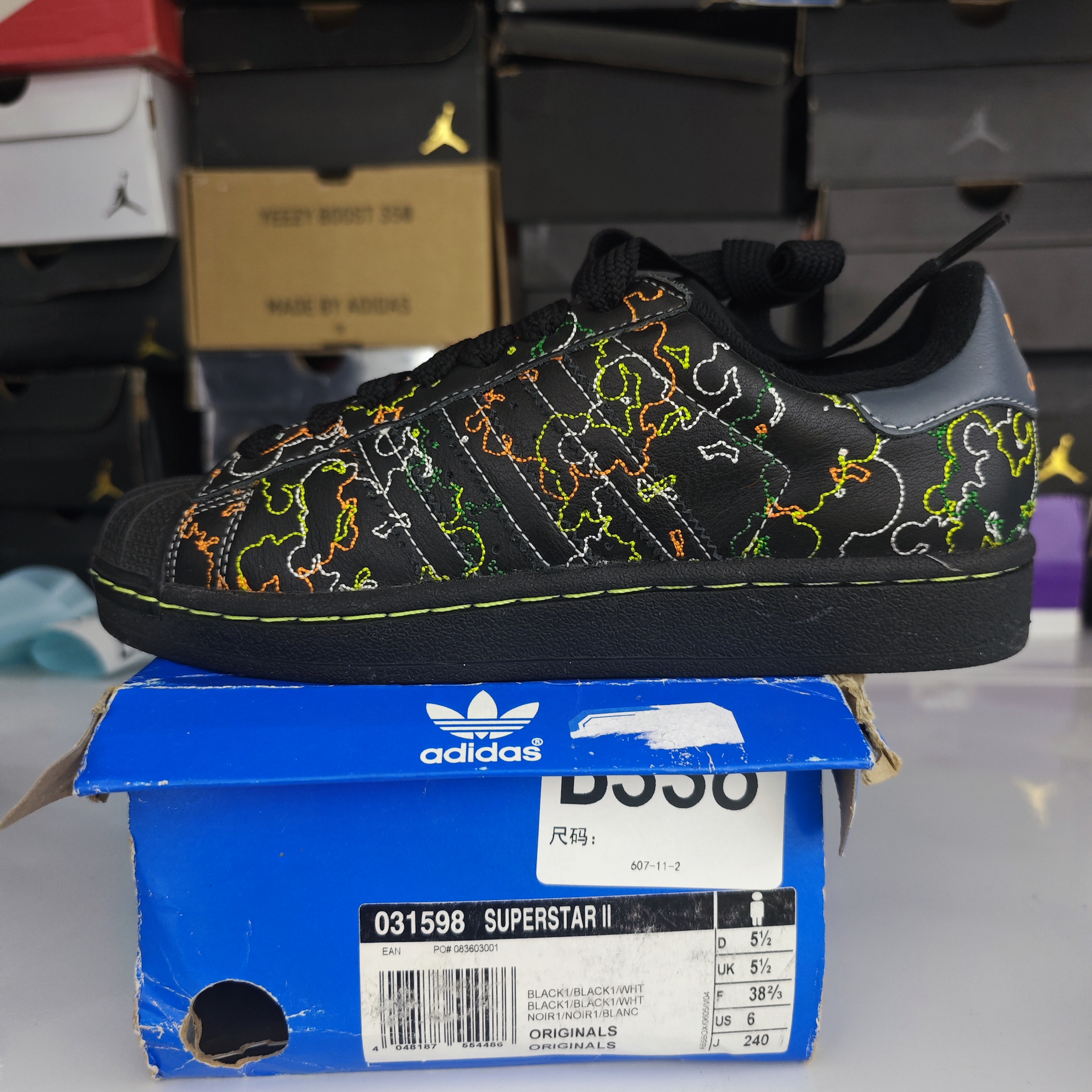 adidas 贝壳头板鞋低帮 38.5码 全新原盒 12月31 bai B336 秒