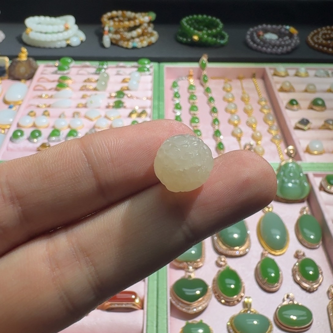 和田玉配珠未镶嵌藕粉兽珠