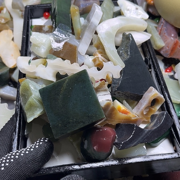 和田玉未镶嵌珠宝奇石墨**舍