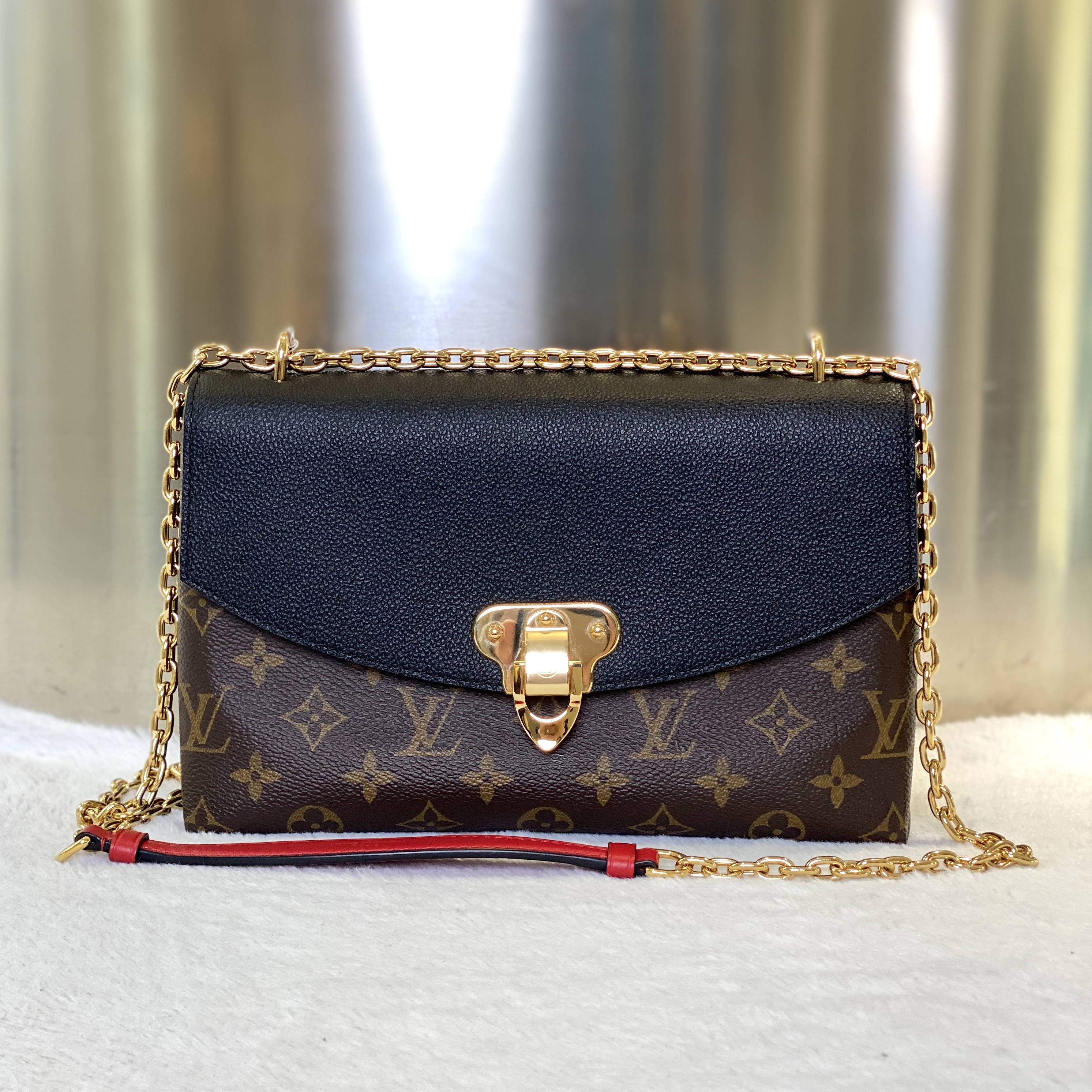 99新 LouisVuitton/路易威登 爱马98新LV黑盖邮差包8495