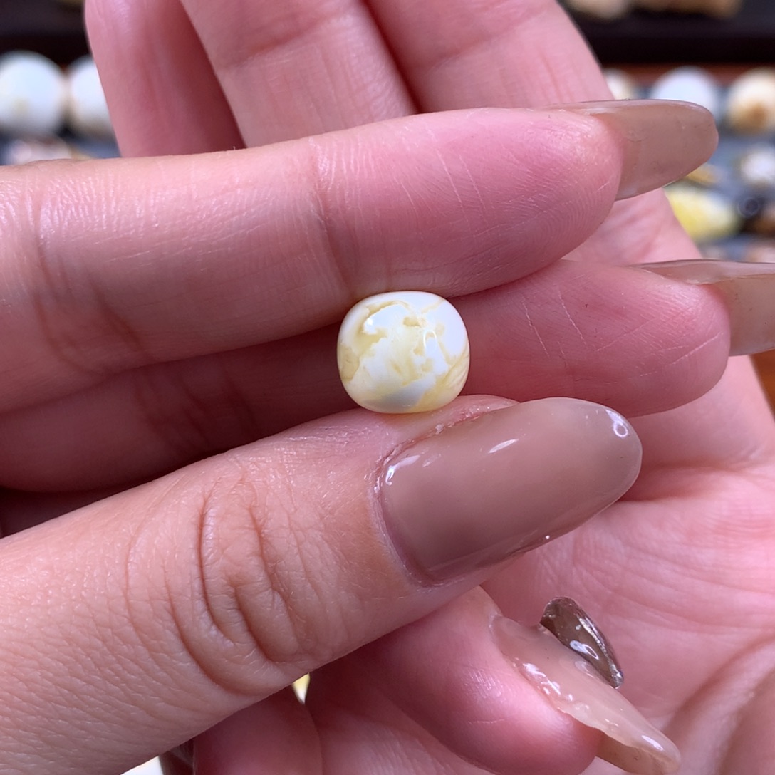 琥珀裸石未镶嵌琥珀