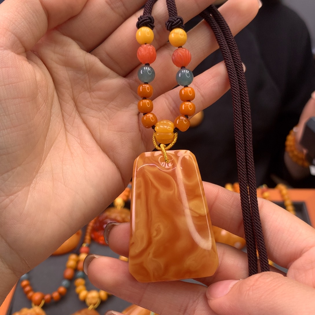 蜜蜡颈饰未镶嵌方牌