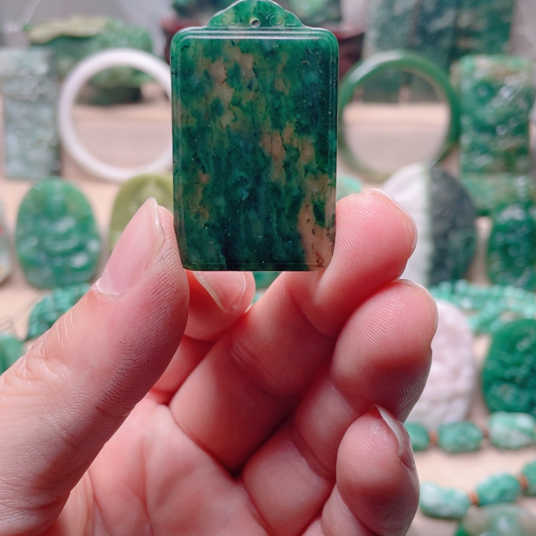 独山玉未镶嵌颈饰