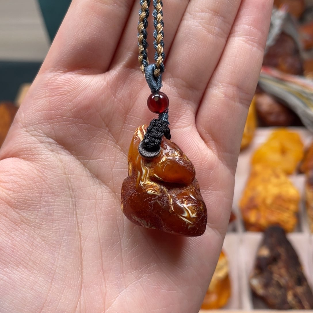 未镶嵌琥珀珠宝奇石