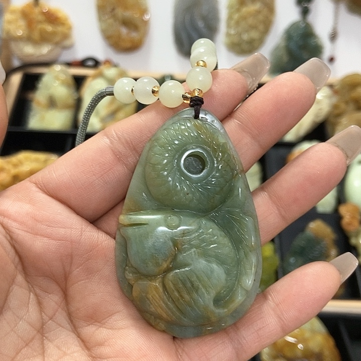 蛇纹石玉挂件未镶嵌