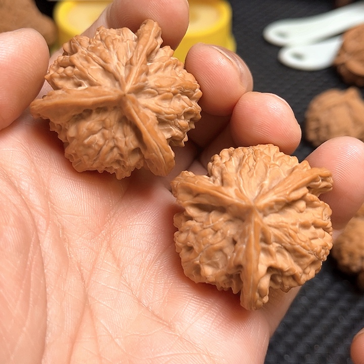 桃核把件39三棱核桃