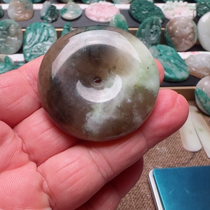 独山玉未镶嵌颈饰