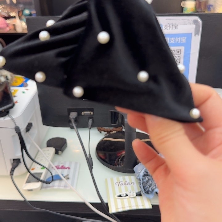 布艺铁合金黑色抓夹