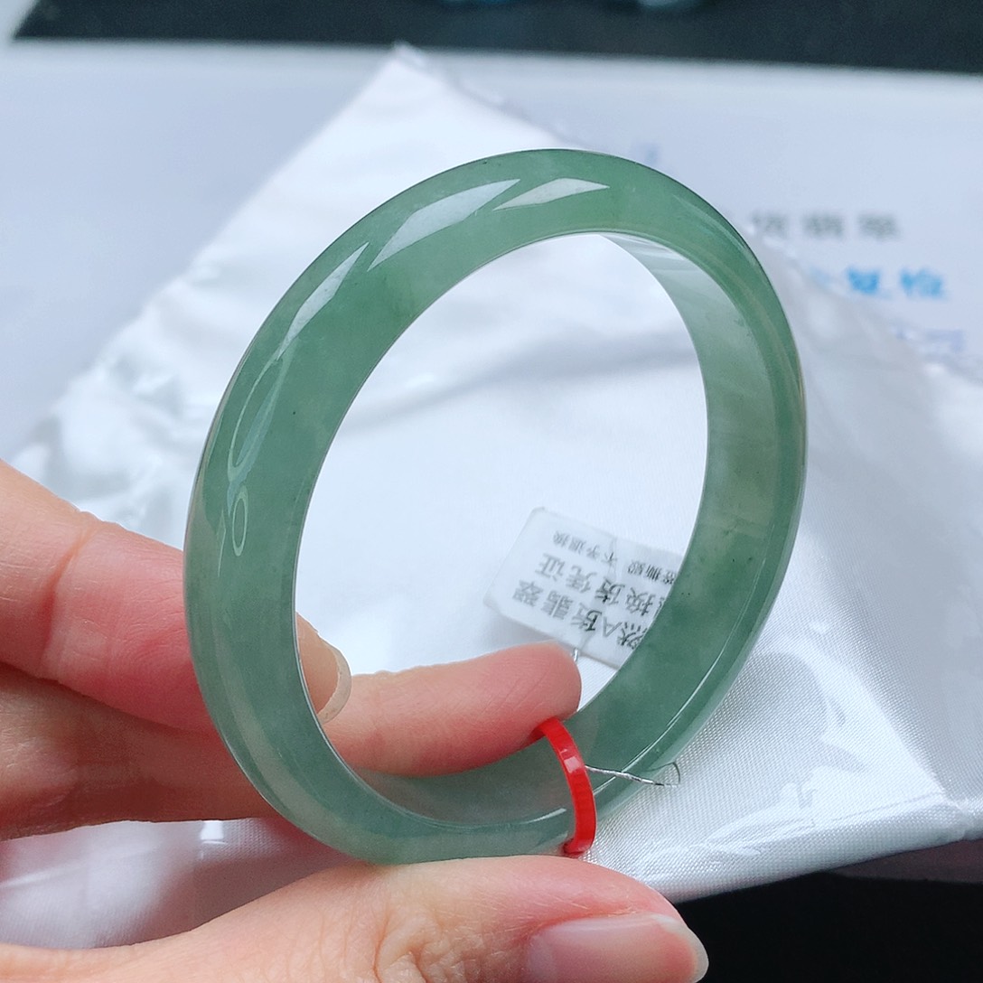 翡翠手镯未镶嵌54圈