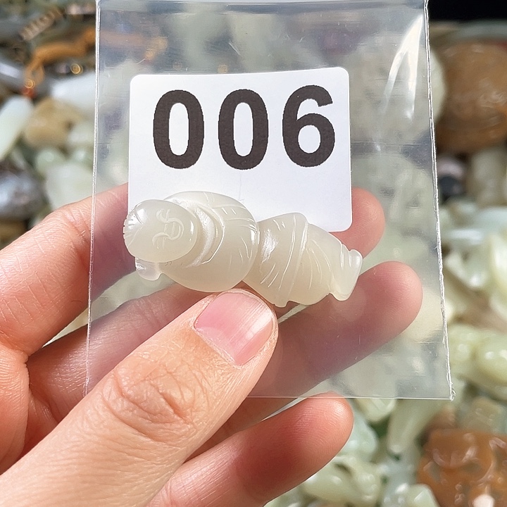 和田玉（糖玉）颈饰未镶嵌