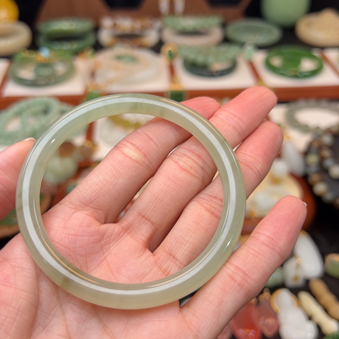 和田玉手镯未镶嵌