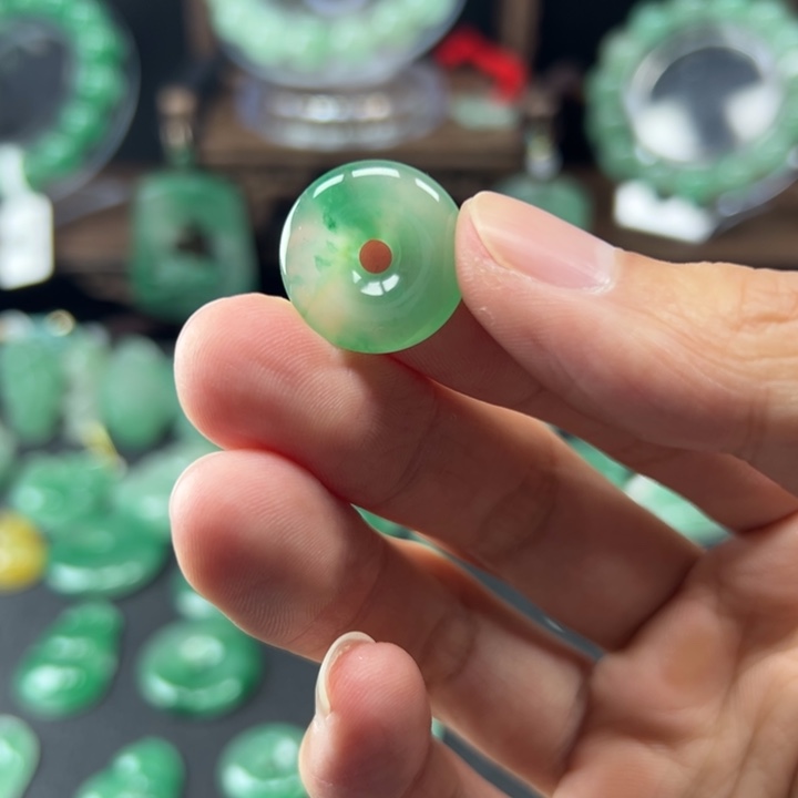 石英质玉颈饰未镶嵌