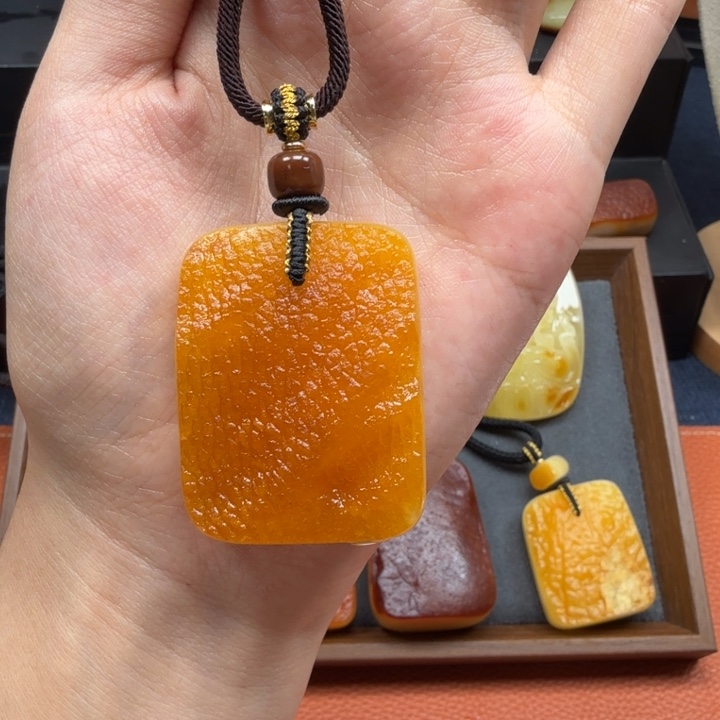 蜜蜡未镶嵌吊坠(赠链)