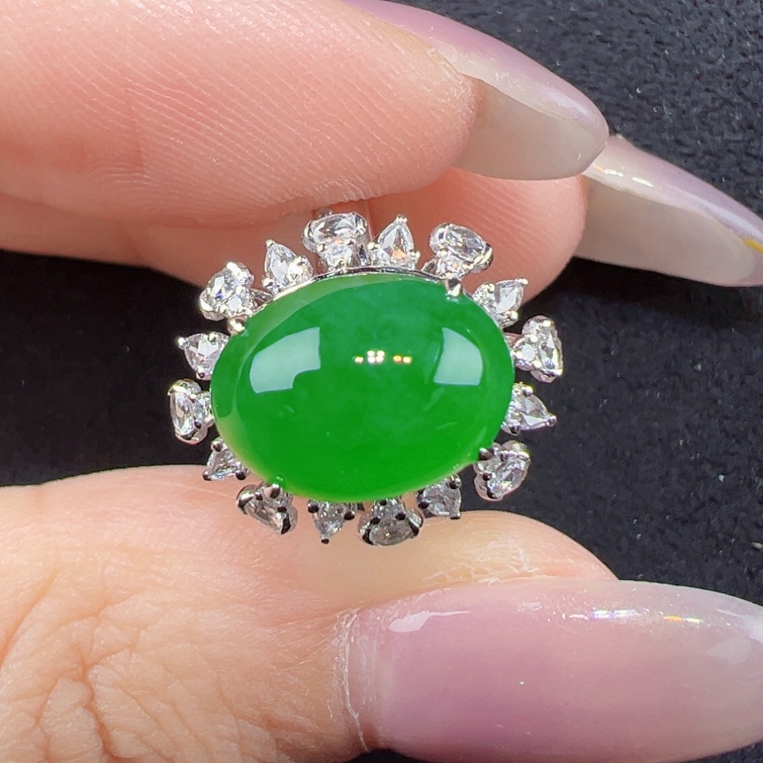 翡翠18K金镶嵌戒指蛋面