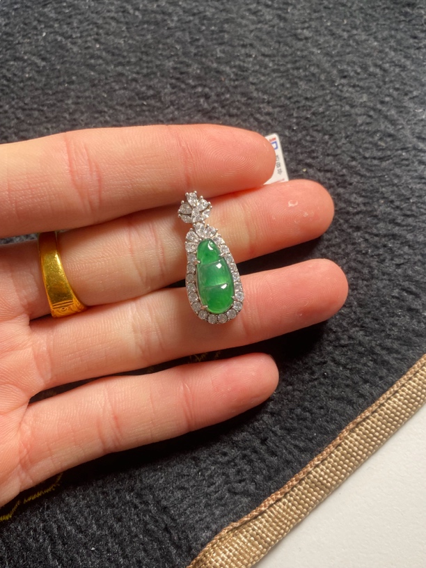 天然翡翠A货 福豆吊坠