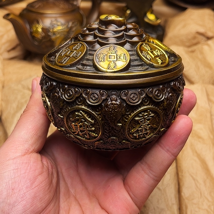 精美铜器做工精湛 