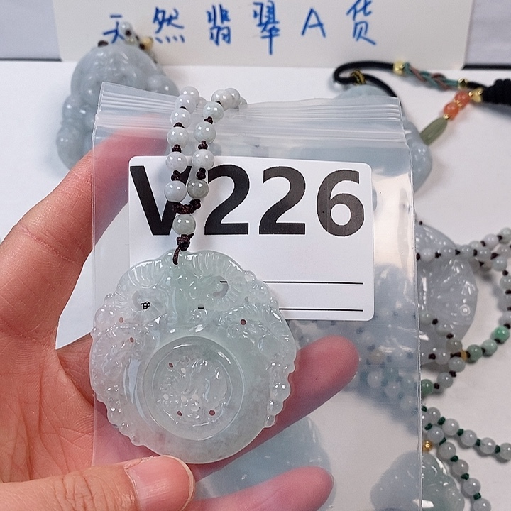 翡翠颈饰未镶嵌天然