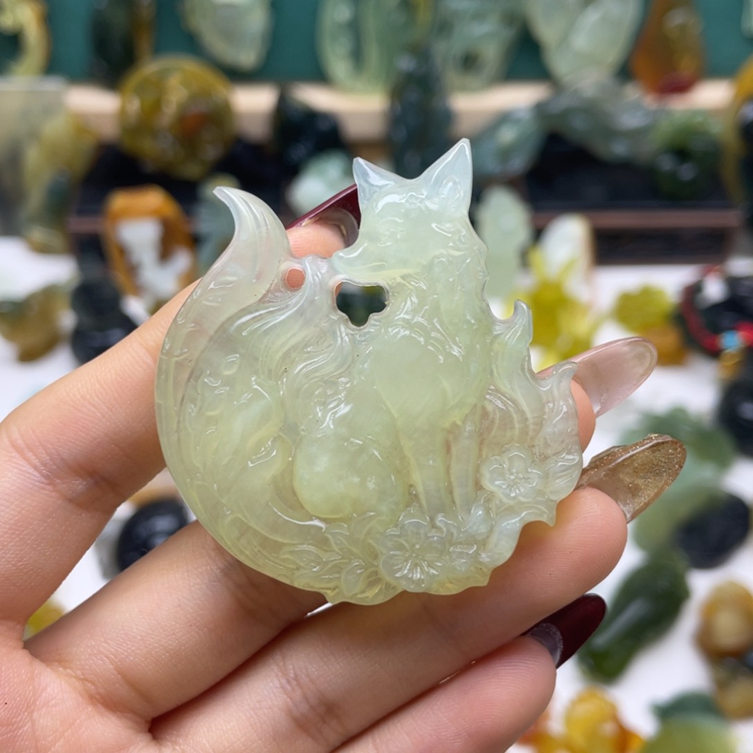 蛇纹石玉颈饰未镶嵌