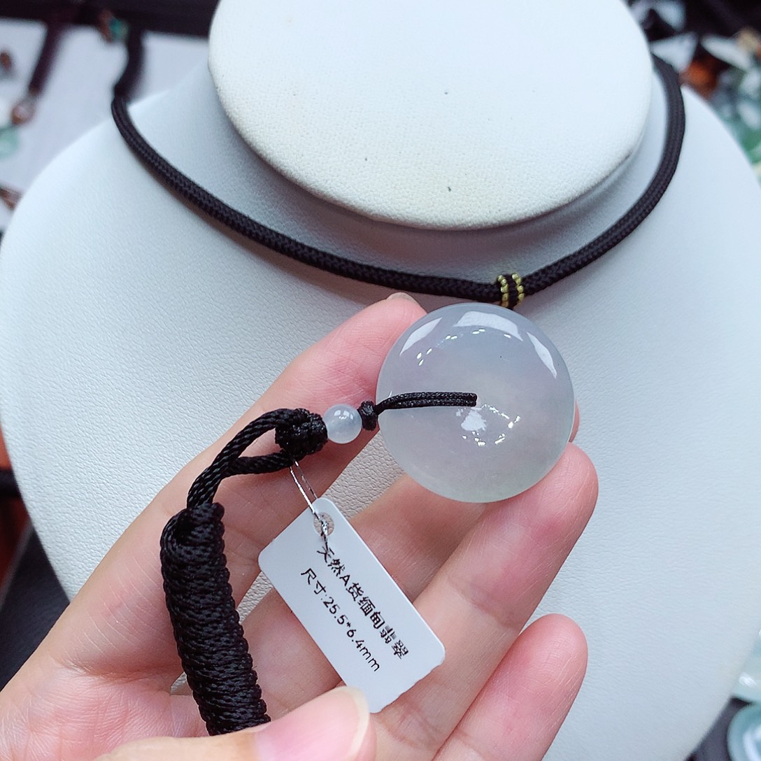 翡翠未镶嵌颈饰编号7，25.5/6.4