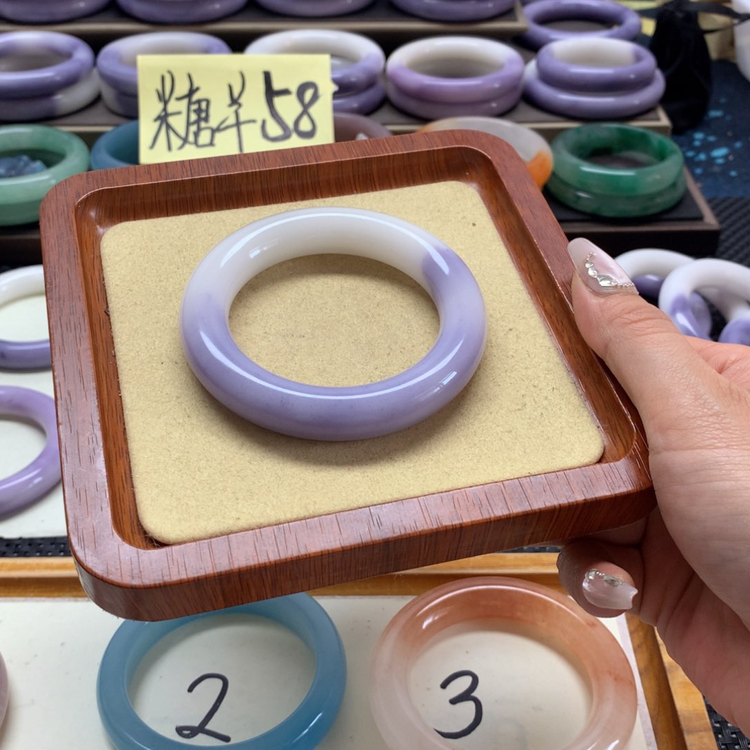 石英岩玉手镯未镶嵌雪****痘