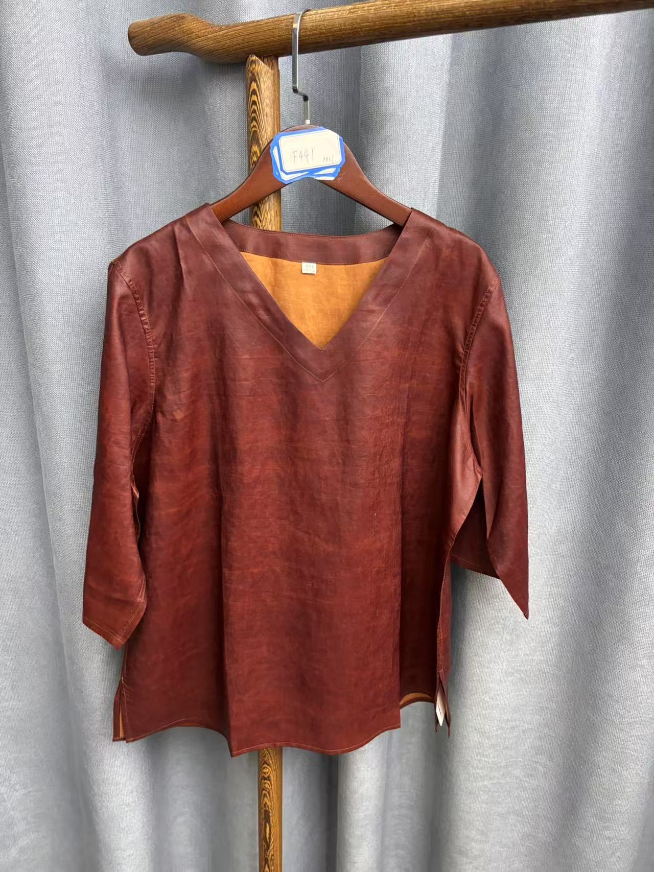 （瑕疵）夏季新款时尚复古桑蚕丝香云纱龟裂纹V领上衣女f441