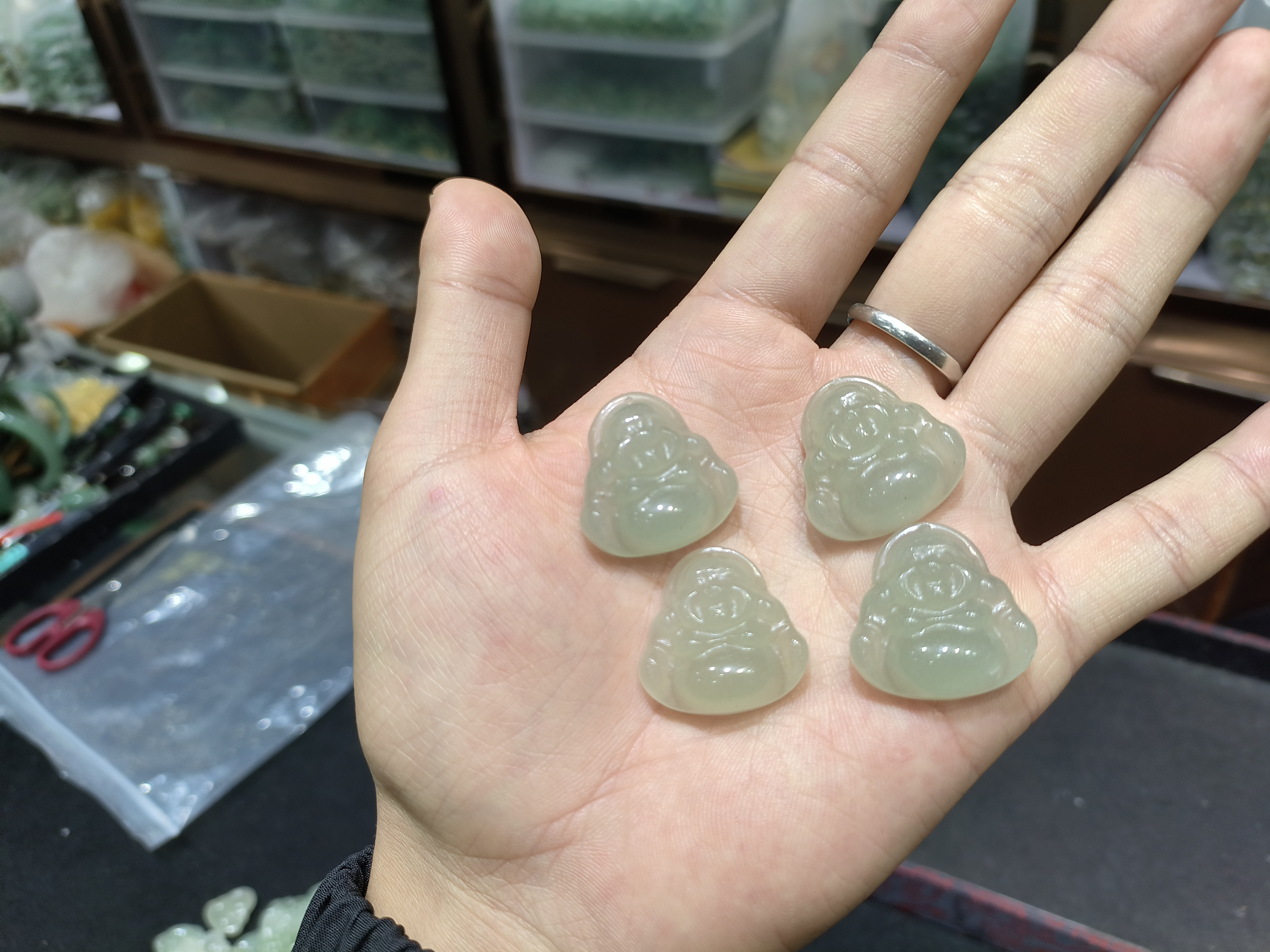 《黛喜珠宝》东陵玉25佛公吊坠多样性发其一