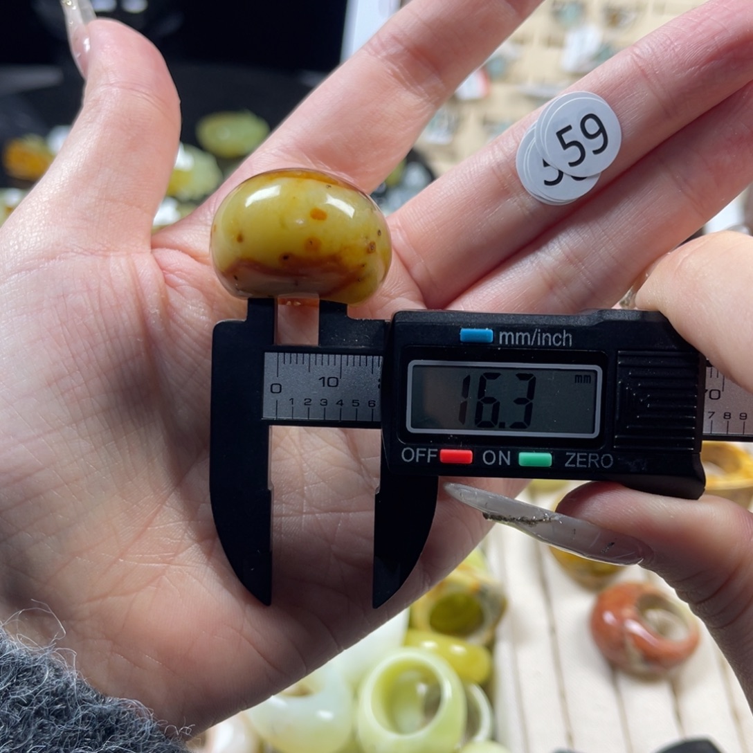 蛇纹石玉未镶嵌戒指