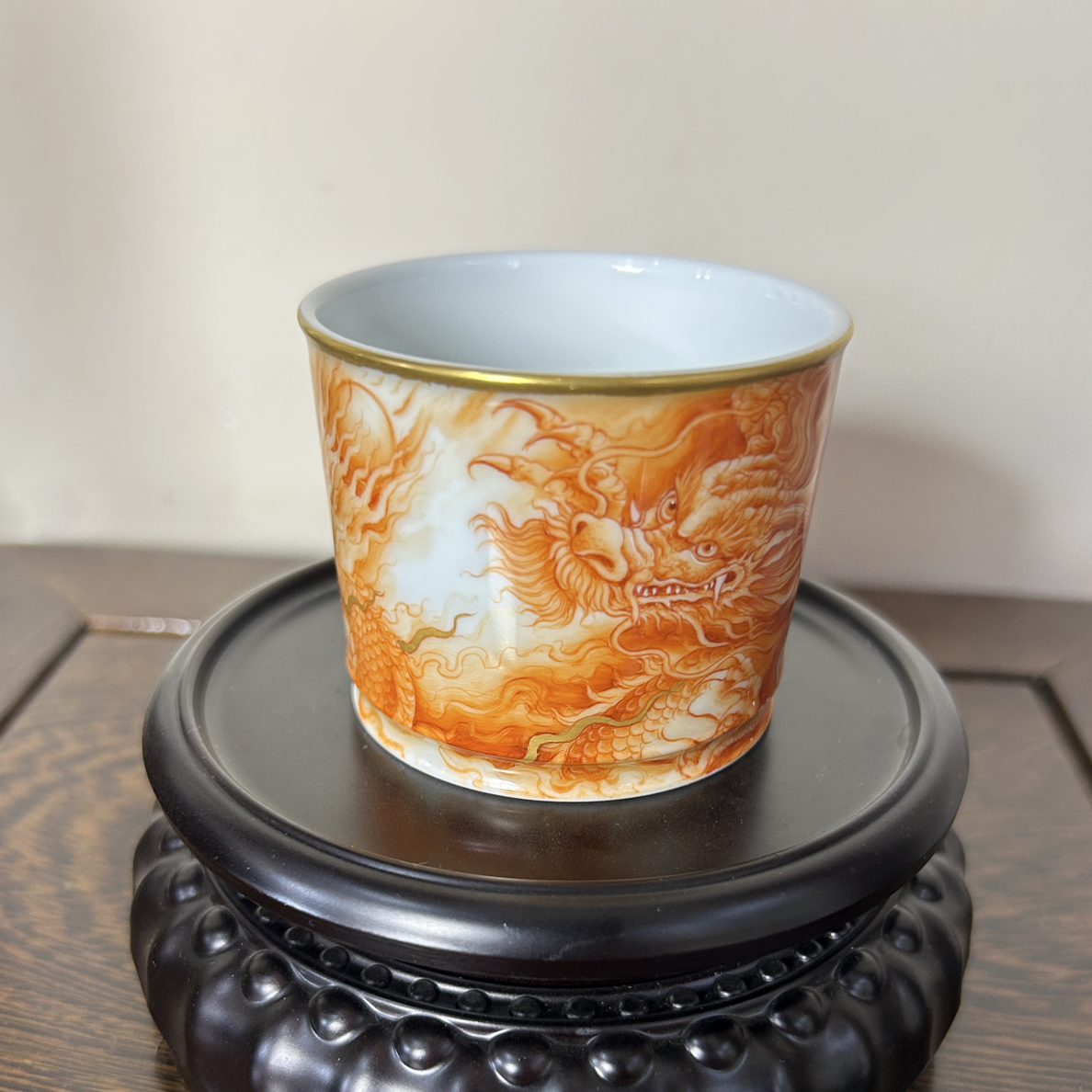 云骥轩手绘矾红描金龙容天杯