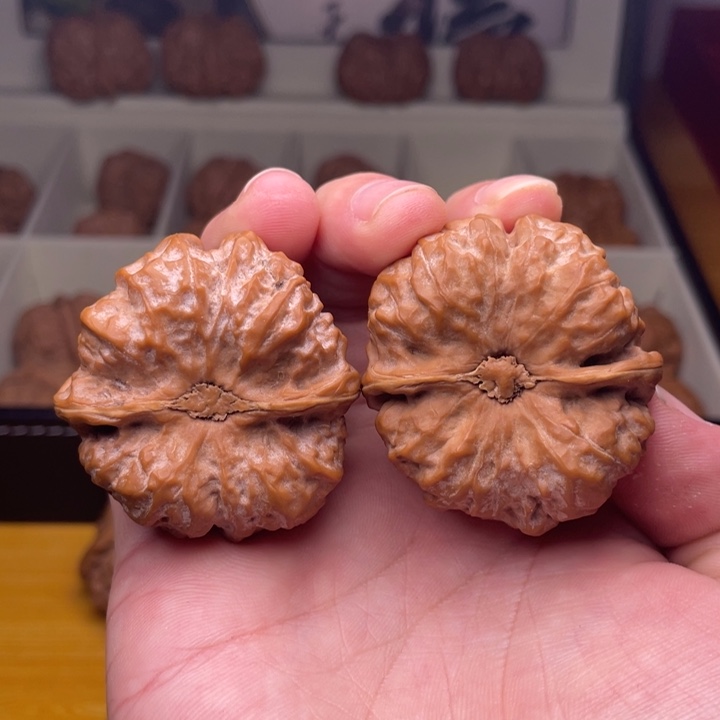 媛***宝把件文玩核桃红皮精品蛤蟆头