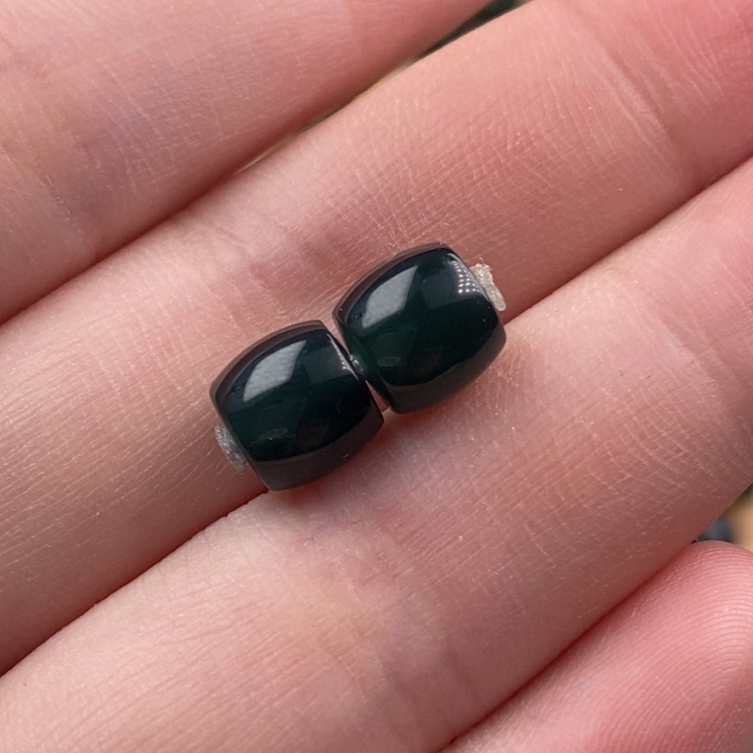 翡翠未镶嵌颈饰对珠