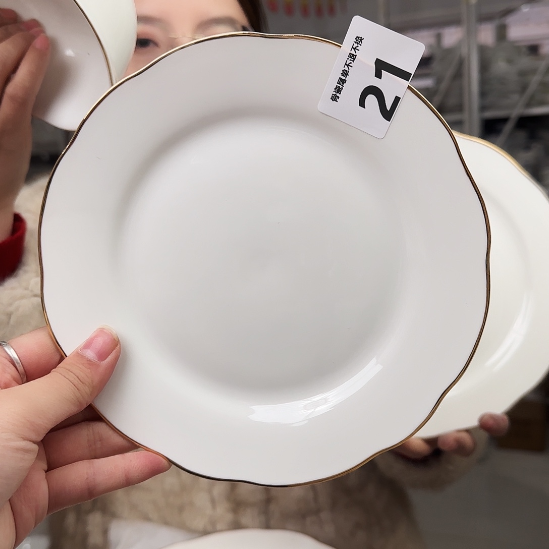 骨瓷19cm一个平盘瑕疵不忒不还(39米包邮)