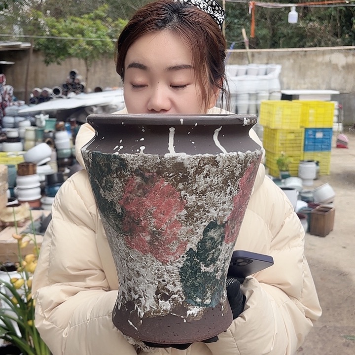 红陶口20高26一个油画鱼尾