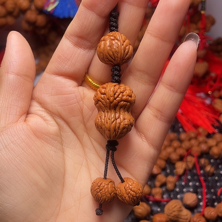 木质类龙纹桃枭挂件